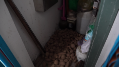  员沉点查看了室第楼的消火栓压力及器材 